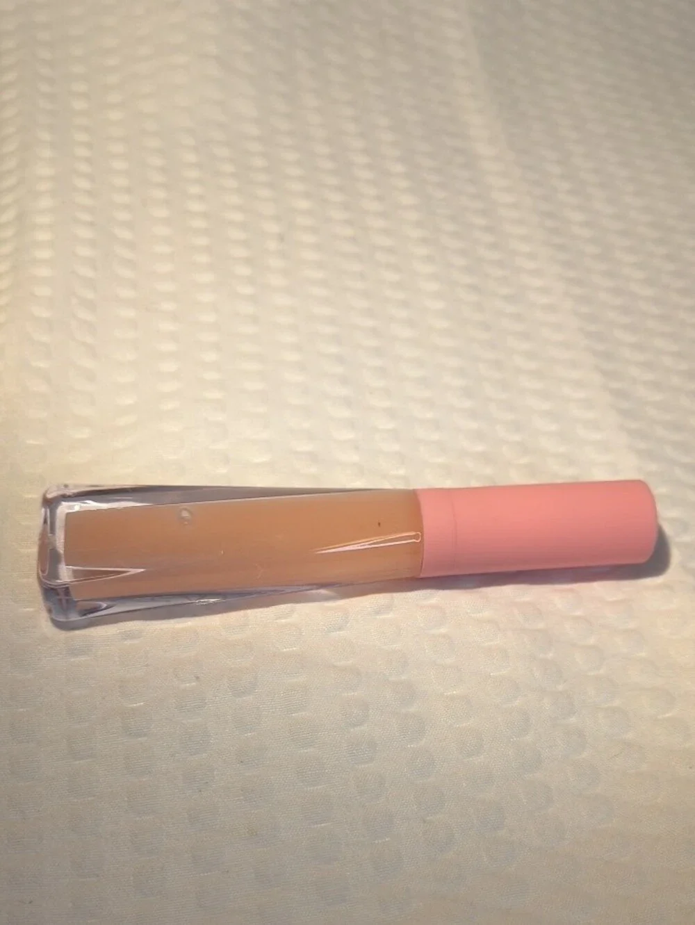Tahari Concealer Tube with Pink Cap